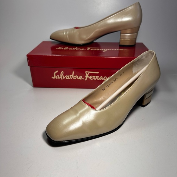 Salvatore Ferragamo Women's Beige Leather Heels Unique Heels Classic Shoes 9.5B - Picture 1 of 14